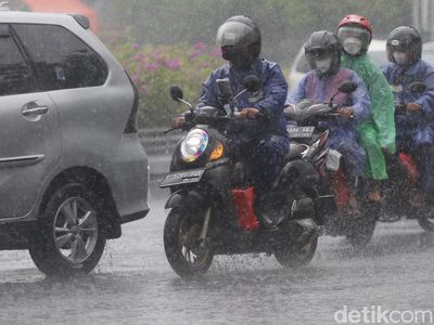 BMKG Prediksi Cuaca Ekstrem Hingga Akhir Pekan