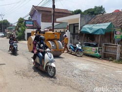 Tolong! Jalan Rusak di KBB ini Perlu Solusi Permanen