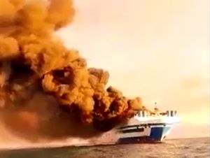 Momen Mencekam Kapal Feri Italia Terbakar di Perairan Yunani