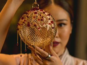 Influencer Kiki Siantar Digaet Jadi Desainer Busana Oriental