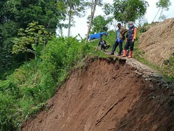 Longsor Terjang 5 Kecamatan di Bandung Barat, Puluhan Rumah Rusak