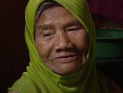 Beban Berat Mak Ikah di Usia Senja, Makan Seadanya dan Rumah Tak Layak