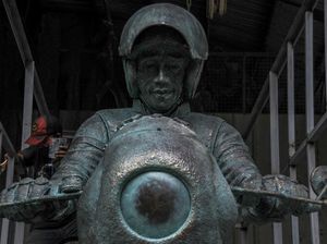Patung Jokowi Naik Motor Siap Terbang ke Mandalika Patung Jokowi Naik Motor Siap Terbang ke Mandalika
