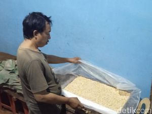 Perajin Tahu-Tempe di Surabaya Mogok Produksi 3 Hari Perajin Tahu-Tempe di Surabaya Mogok Produksi 3 Hari