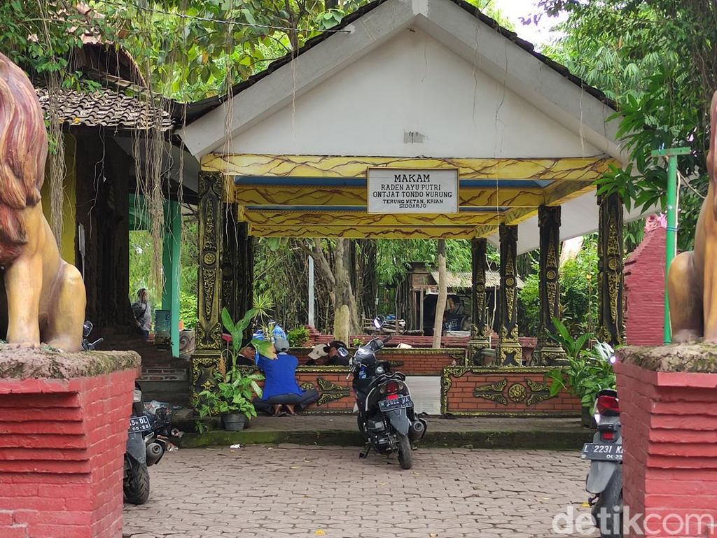 Wisata Ziarah Pesarean Raden Ayu Putri Ontjat Tondo Wurung di Sidoarjo