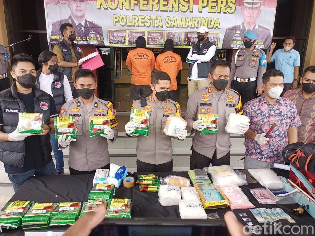 Polisi Tangkap 2 Pengedar Sabu 16 Kg di Samarinda, Pemilik Masih Buron Polisi Tangkap 2 Pengedar Sabu 16 Kg di Samarinda, Pemilik Masih Buron