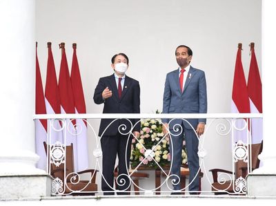 Intip Momen Jokowi Ngobrol Bareng Bos Bank Pembangunan Asia