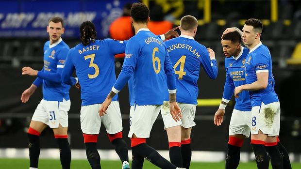 DORTMUND, GERMANY - FEBRUARY 17: James Tavernier celebrates with teammate Ryan Jack of Rangers after scoring their team's first goal during the UEFA Europa League Knockout Round Play-Offs Leg One match between Borussia Dortmund and Rangers FC at Football Arena Dortmund on February 17, 2022 in Dortmund, Germany. (Photo by Martin Rose/Getty Images)