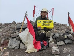 Saat Pengidap Daksa Polio Mendaki Gunung