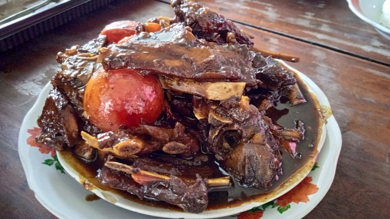 Maknyus! Sate Buntel dan Tengkleng Rica Buatan Pak Manto Asli Solo