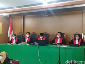 Polisi Jual Sabu Sitaan di Sumut Divonis 1 Tahun Penjara Polisi Jual Sabu Sitaan di Sumut Divonis 1 Tahun Penjara