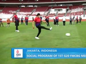 Seru Banget! Sri Mulyani Ajak Delegasi G20 Main Bola-Makan Kerak Telor