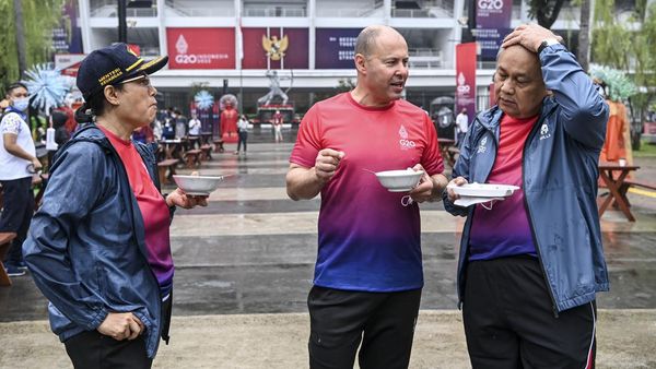 Sri Mulyani Ajak Delegasi G20 Cicipi Makanan Betawi di GBK