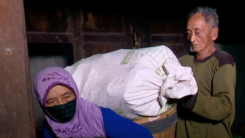 Mari Bantu Pasutri Renta yang Jadi Sandaran Hidup Anak Kebutuhan Khusus-Buta