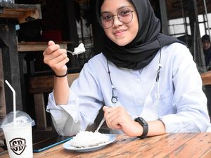 Disurabian, Dihaneutan Heula di Warung Sumur Bandrek Surabi Nyumput Disurabian, Dihaneutan Heula di Warung Sumur Bandrek Surabi Nyumput