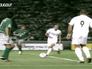 Video Zinedine Zidane Pamer Skill Dewa Vs Tokyo Verdy