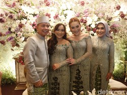 Ayu Ting Ting Diberi Melati Bekas Siraman Agar Cepat Nikah