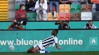 Seiring dengan meroketnya nama Beto, ia pun tak sungkan mengakui kalau dirinya pernah jadi pelayan KFC sebelum ke Serie A. Ia melakukannya saat masih bermain di klub amatir Portugal. Foto: Getty Images/Alessandro Sabattini