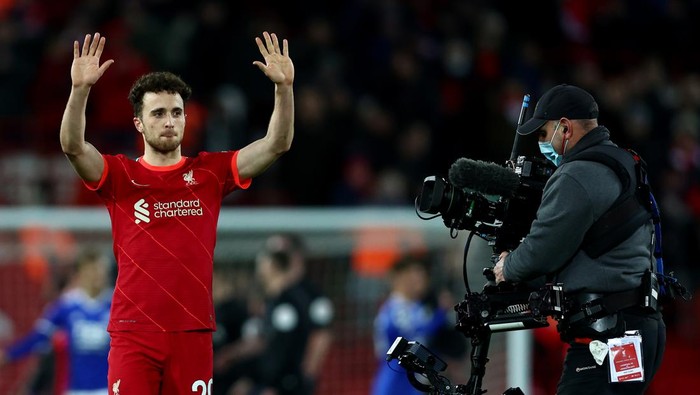 LIVERPOOL, ENGLAND - FEBRUARY 10: Diogo Jota of Liverpool acknowledges the fans after victory in the Premier League match between Liverpool and Leicester City at Anfield on February 10, 2022 in Liverpool, England. (Photo by Clive Brunskill/Getty Images)