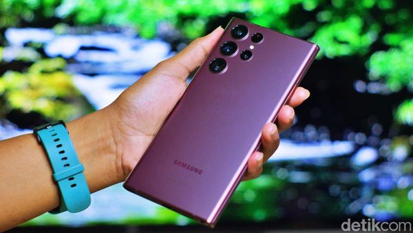 Unboxing Samsung Galaxy S22 Ultra Warna Burgundy, Harga Mulai Rp 18 Juta