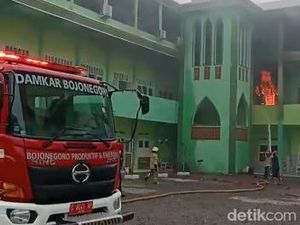Petir Sambar dan Bakar Ruang Laboratorium Konseling Unugiri Bojonegoro