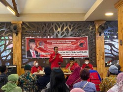 Jaring Aspirasi Warga, Ketua DPRD Surabaya Terima Curhat Ibu-Ibu dan Bunda PAUD