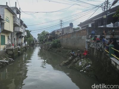 Potret Pengerukan Kali Mampang Selesai Usai Anies Kalah di PTUN
