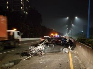 Ringsek, Begini Penampakan Innova Usai Tabrak Mobil di Km 6 Tol Tangerang