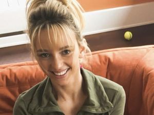 Natasha Bassett, Pacar Brondong Elon Musk Natasha Bassett, Pacar Brondong Elon Musk