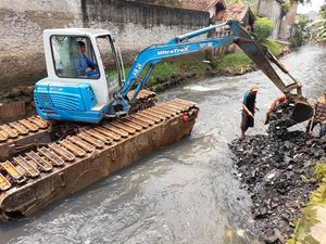 Anies Banding soal Keruk Kali Mampang, Anggota DPRD: Ini Catatan Buruk!