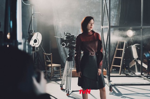 Potret Kim Sung Ryung dalam drama Kill Heel