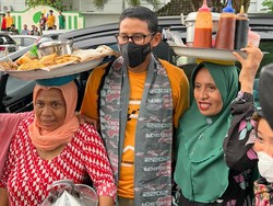 Ketemu Sandiaga, Emak-emak Curhat Minyak Goreng Mahal