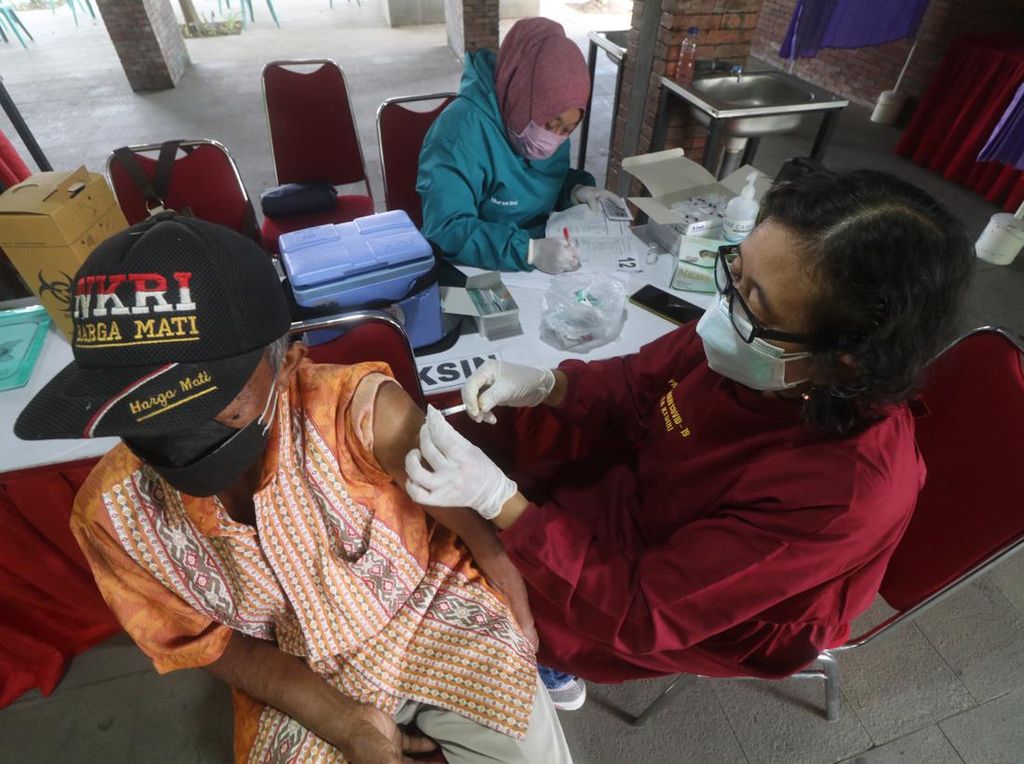 Rendahnya Vaksinasi Lansia Makassar Bikin Dinkes Ragu Data Pemerintah Pusat