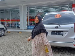 Warga Katapang Bandung Berlarian ke Minimarket Antre Minyak Goreng Murah