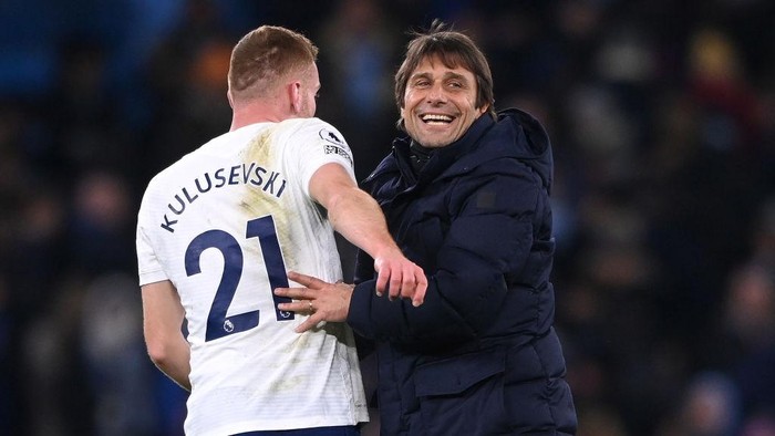 MANCHESTER, ENGLAND - FEBRUARY 19: Spurs head coach Antonio Conte congratulates Dejan Kulusevski after the Premier League match between Manchester City and Tottenham Hotspur at Etihad Stadium on February 19, 2022 in Manchester, England. (Photo by Stu Forster/Getty Images)