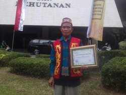 Diberi Penghargaan KLHK 2019, Damianus Nadu Belum Terima Hadiahnya, Kenapa?