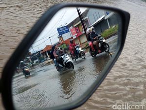 Drainase Buruk, Air Meluber ke Jalan Gedebage Bandung