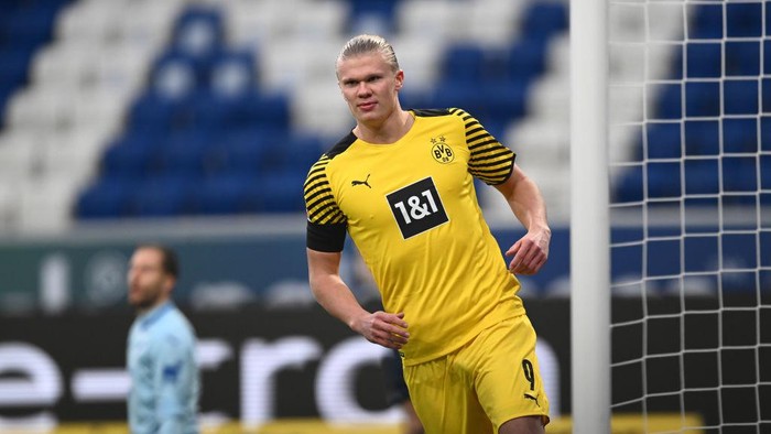 SINSHEIM, GERMANY - JANUARY 22: Erling Haaland of Borussia Dortmund celebrates after scoring their sides first goal during the Bundesliga match between TSG Hoffenheim and Borussia Dortmund at PreZero-Arena on January 22, 2022 in Sinsheim, Germany. (Photo by Alexander Scheuber/Getty Images)