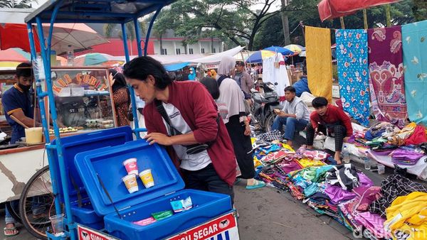 Geliat Pasar Tumpah saat PPKM Level 3 di Bandung