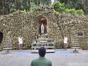 Potret Gua Maria Bukit Kanada, Destinasi Wisata Religi di Rangkasbitung Potret Gua Maria Bukit Kanada, Destinasi Wisata Religi di Rangkasbitung