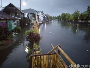 Makassar Diguyur Hujan 7 Jam, Permukiman di Sambung Jawa Banjir