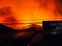 Mencekam! Suasana Kebakaran Pasar Gembong Balaraja Tangerang