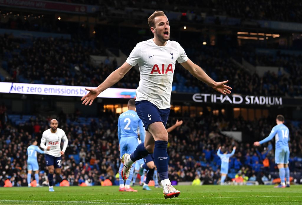 MANCHESTER, ENGLAND - FEBRUARY 19: Harry Kane of Tottenham Hotspur celebrates after scoring their side's third goal during the Premier League match between Manchester City and Tottenham Hotspur at Etihad Stadium on February 19, 2022 in Manchester, England. (Photo by Stu Forster/Getty Images)