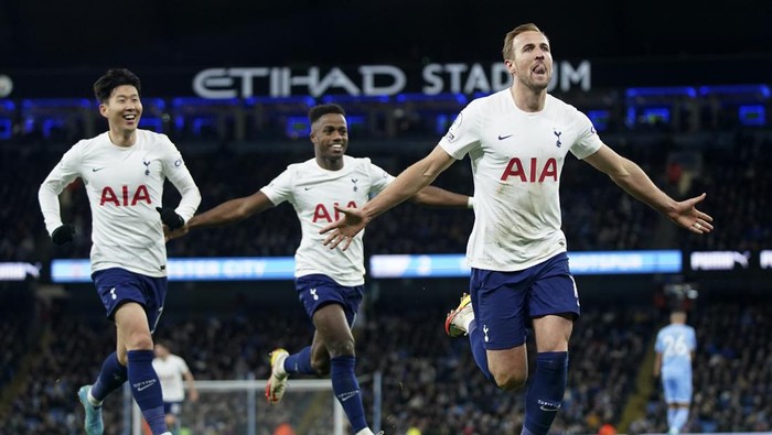 Tottenhams Harry Kane, right, celebrates after scores a disallowed goal during the English Premier League soccer match between Manchester City and Tottenham Hotspur, at the Etihad stadium in Manchester, England, Saturday, Feb. 19, 2022. (AP Photo/Jon Super)