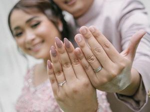 Serba-serbi Pernikahan Adik Ayu Ting Ting Serba-serbi Pernikahan Adik Ayu Ting Ting