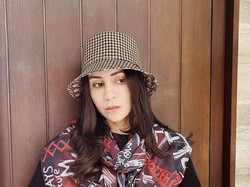 Gaya Momo Geisha Pakai Tas Rajut, Simpel Tapi Ternyata Berharga Puluhan Juta