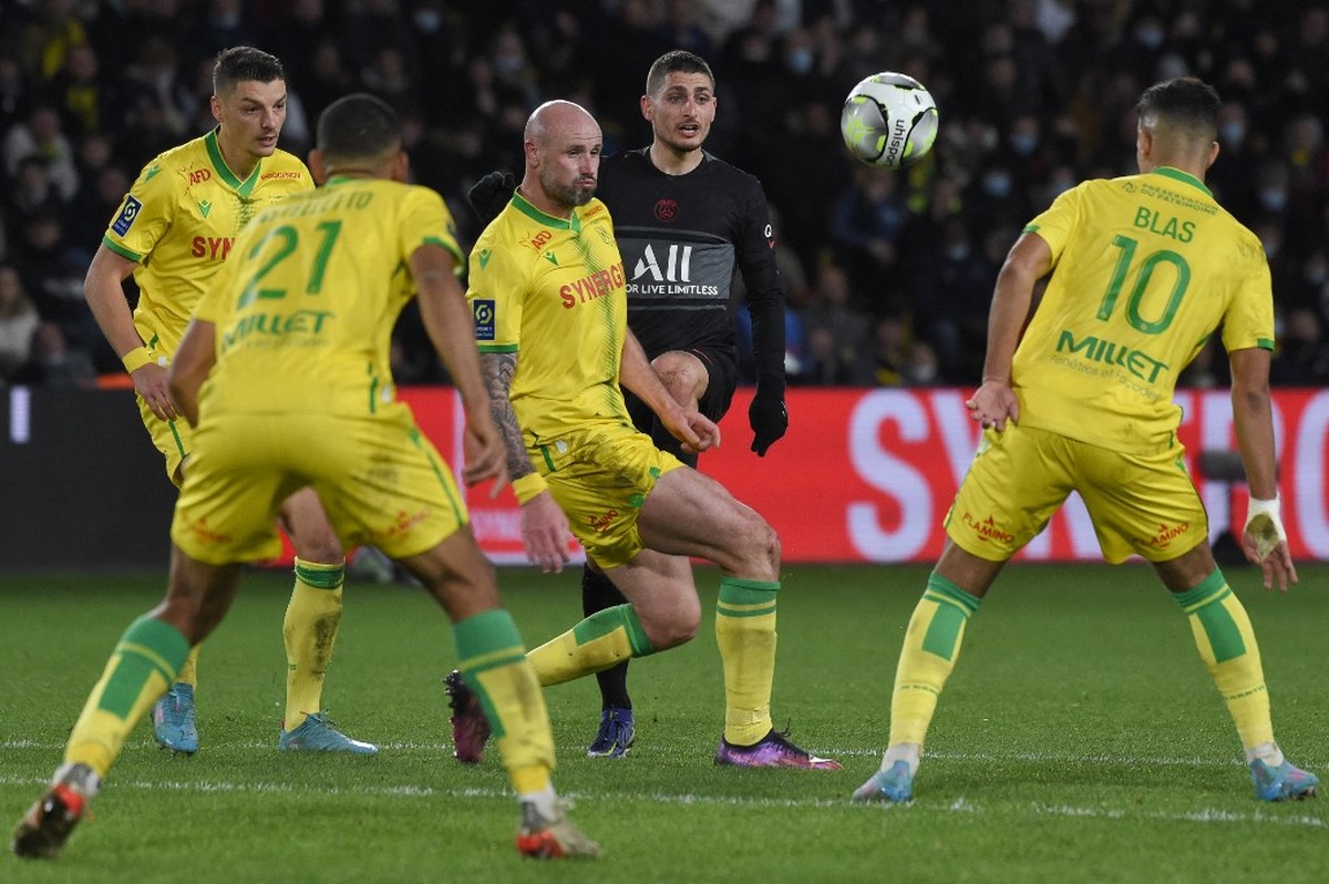 Gelandang PSG Marco Verratti mengkritik wasit usai kekalahan di markas Nantes. (Foto: AFP/SEBASTIEN SALOM-GOMIS)