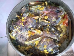 Juara Sedapnya! Nasi Liwet Jolem Khas Pangandaran Topping Ikan Mas Juara Sedapnya! Nasi Liwet Jolem Khas Pangandaran Topping Ikan Mas