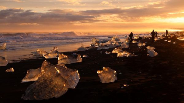 Pantai Berlian di Islandia Bikin Mata Terpukau