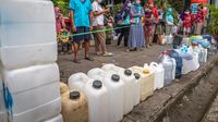 Pedagang Antri Demi Minyak Curah Murah